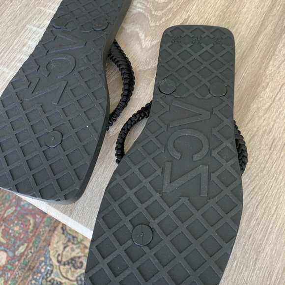 Anthropologie Vincenza ) flip Flop - Picture 3 of 6